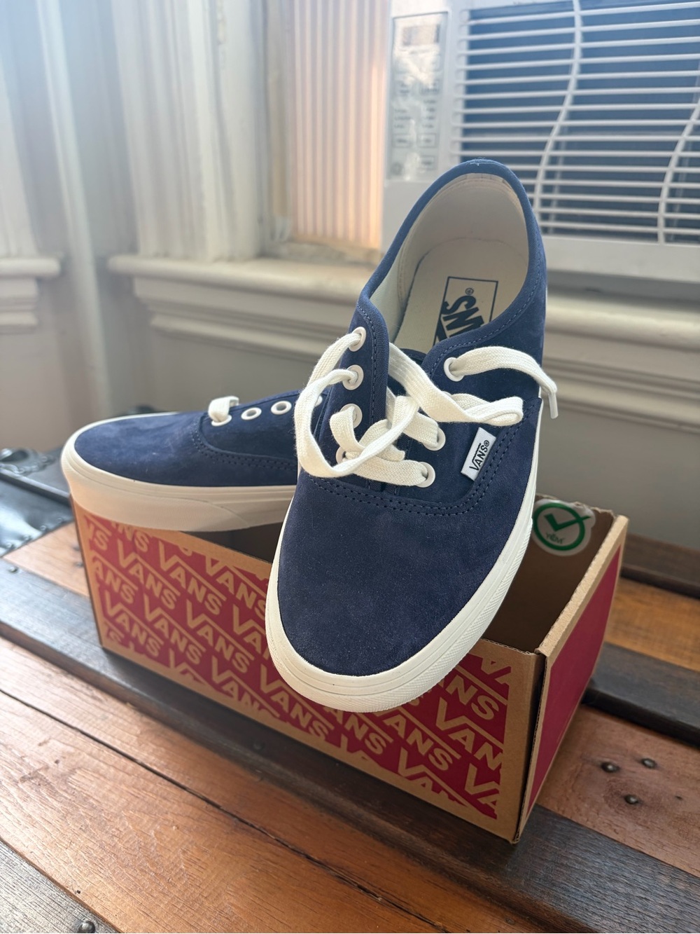 Vans Authentic Women’s Deep Twilight Navy Pig Suede Low-Top Sneakers sz 6